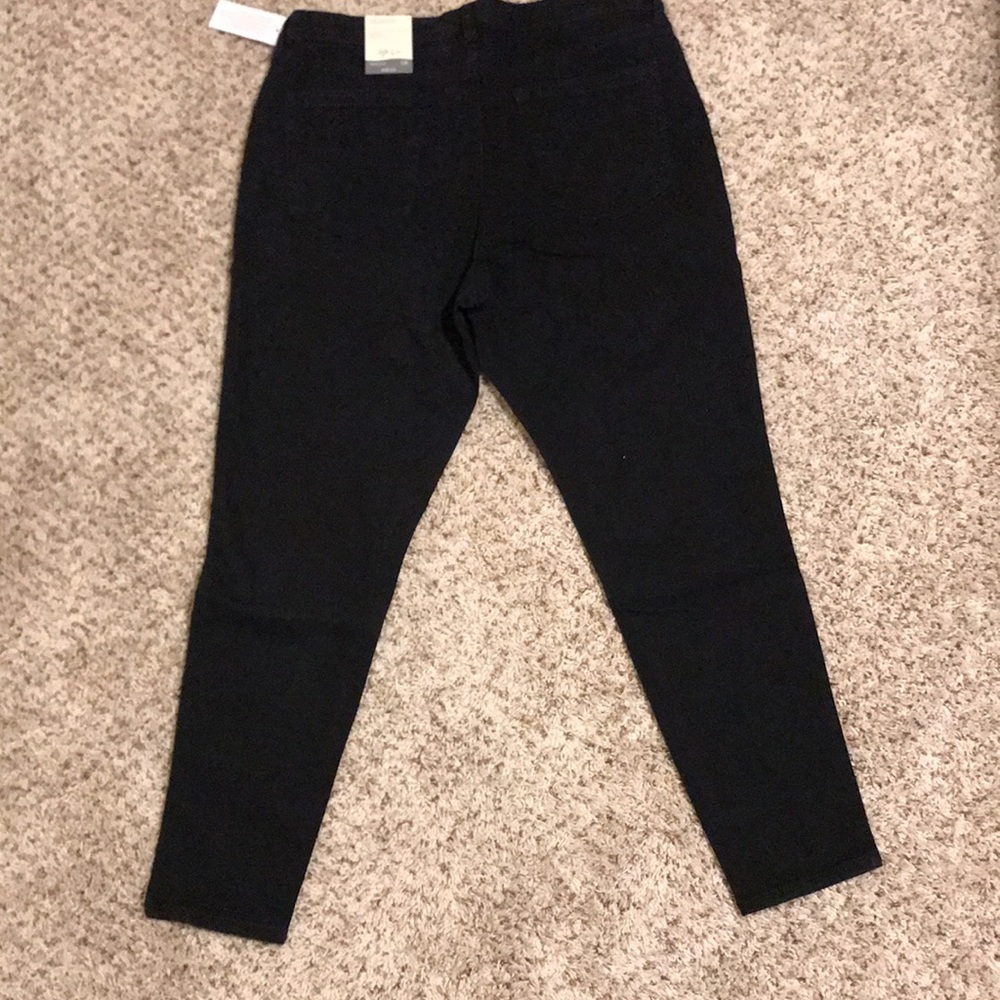 Style & Co - NWT - Distressed Curvy Skinny Leg - Picture 13 of 15